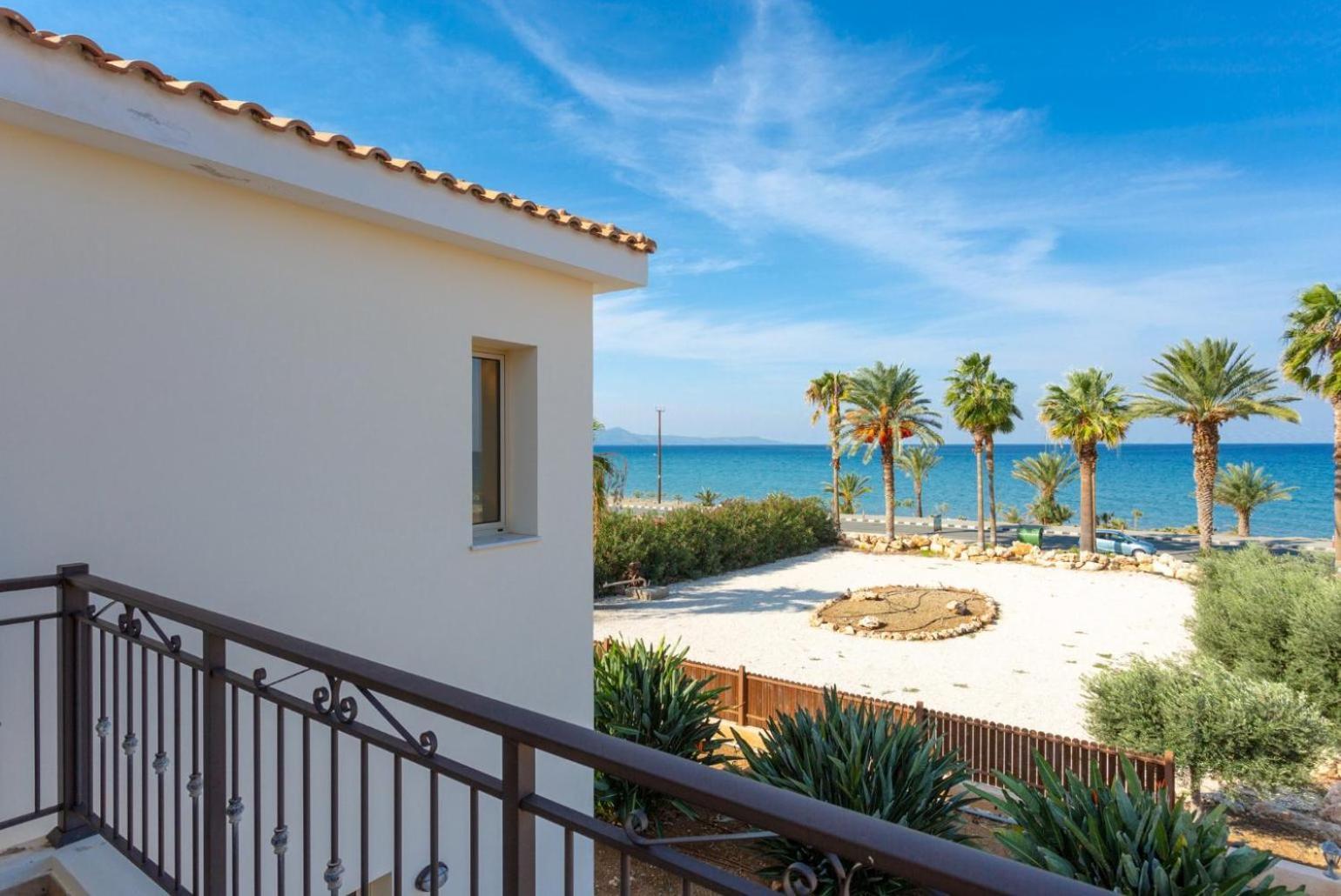 Villa Seashore One Paphos Bagian luar foto