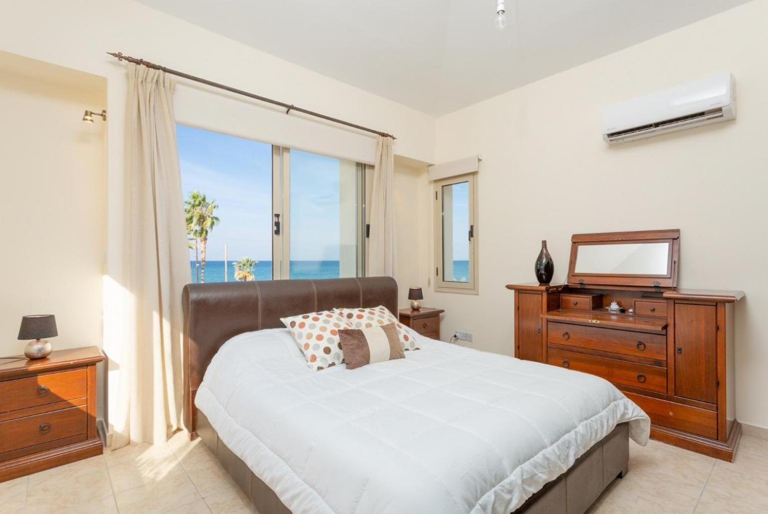 Villa Seashore One Paphos Bagian luar foto