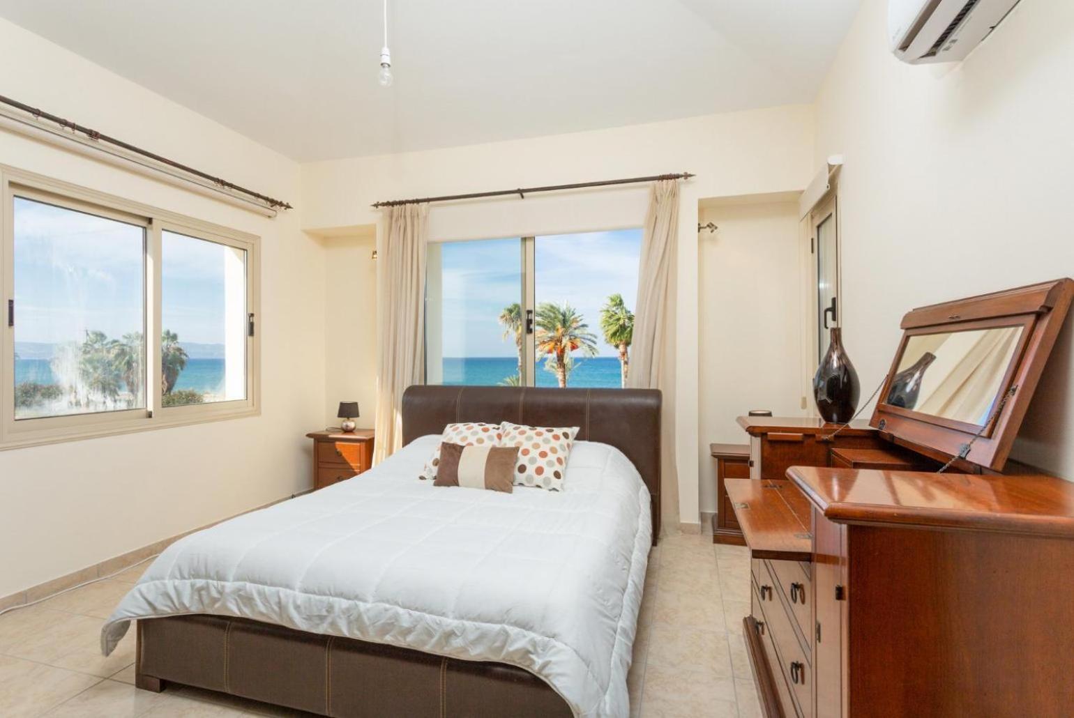 Villa Seashore One Paphos Bagian luar foto