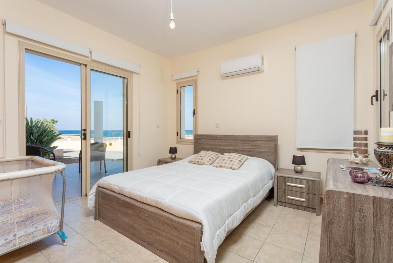 Villa Seashore One Paphos Bagian luar foto