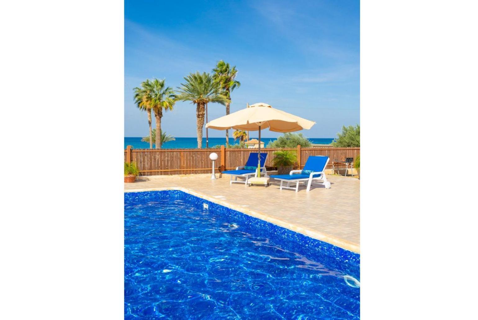 Villa Seashore One Paphos Bagian luar foto