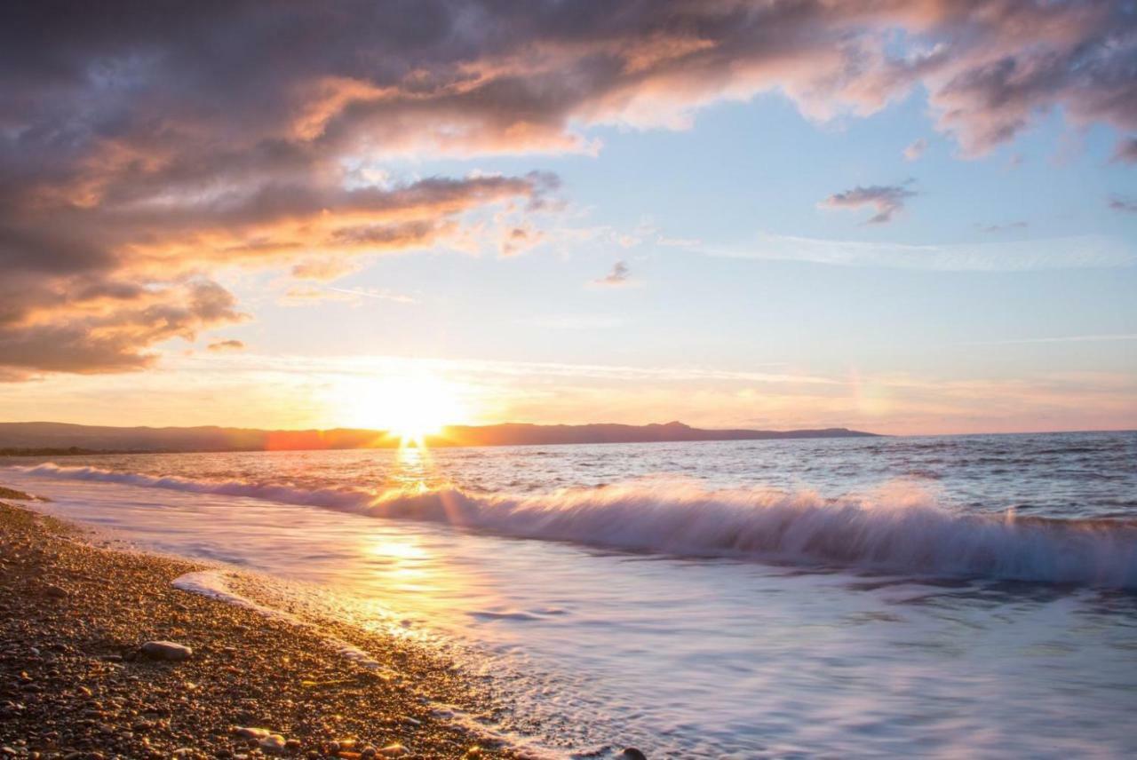 Villa Seashore One Paphos Bagian luar foto